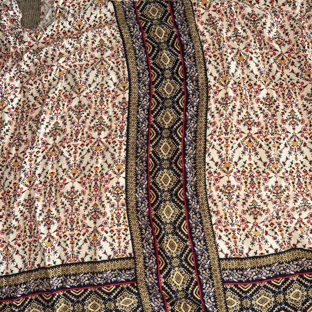 Floral Patterned cold shoulder Top - Picture 2 of 6